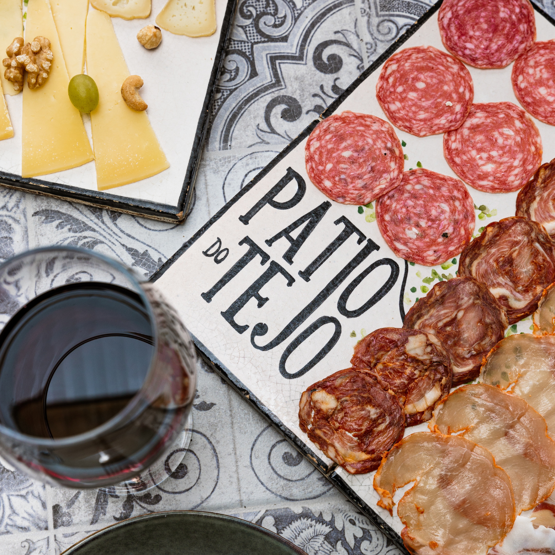 Voucher digital P/ 2 PESSOAS • Tapas e Petiscos & Breve Experiência a Cavalo