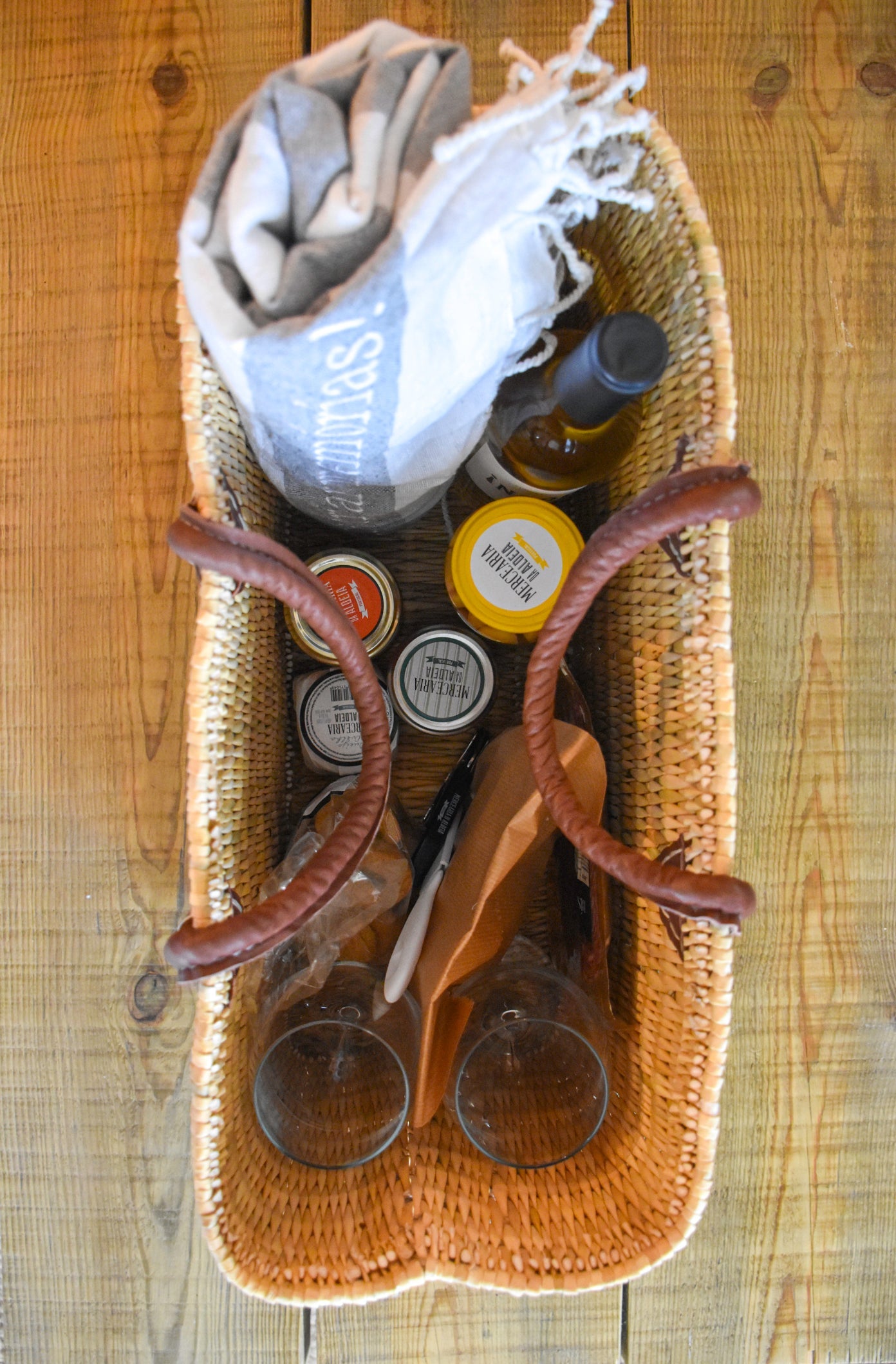 Gift Box • Horseback Riding FOR 2 PEOPLE & Picnic Basket