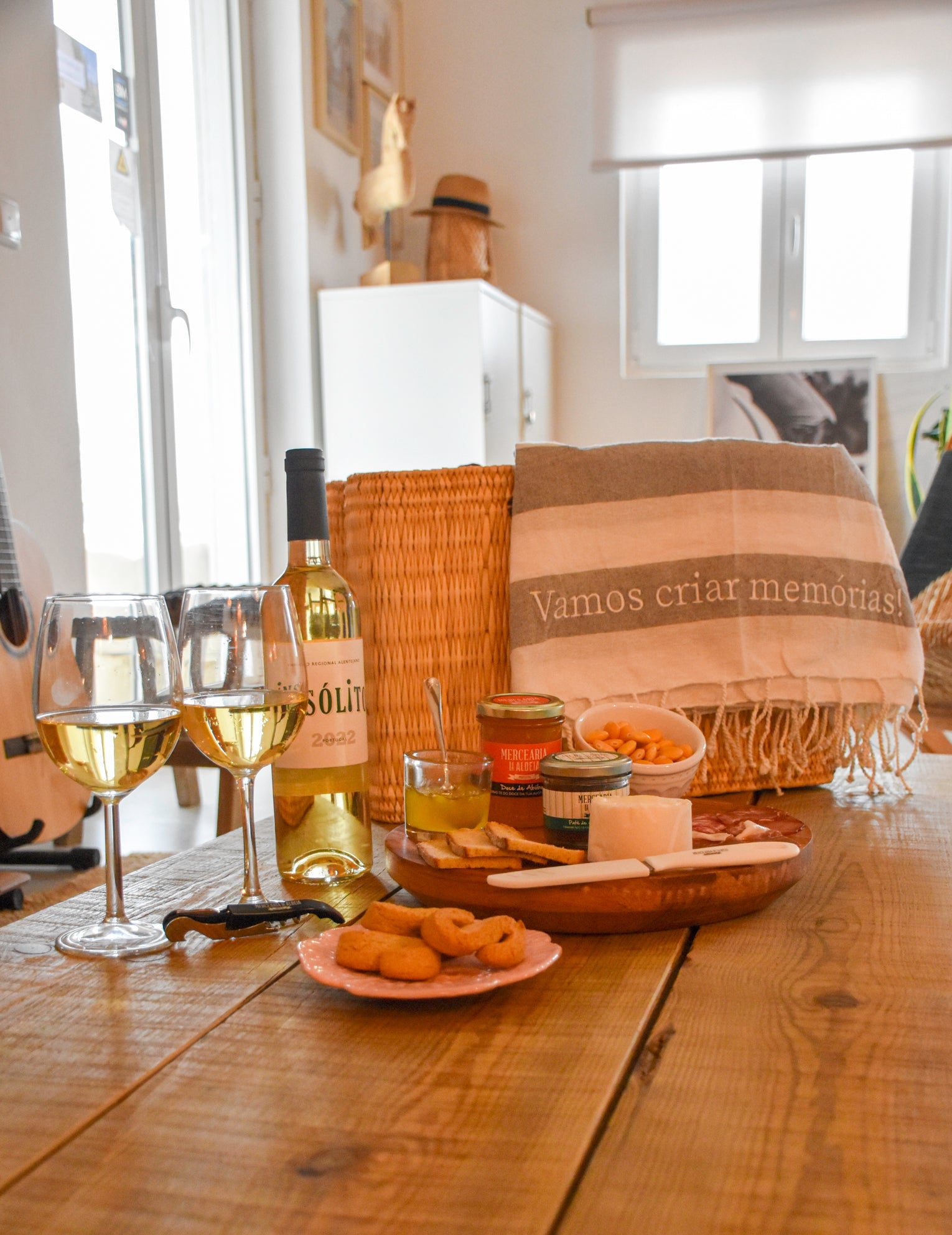 Gift Box • Horseback Riding FOR 2 PEOPLE & Picnic Basket