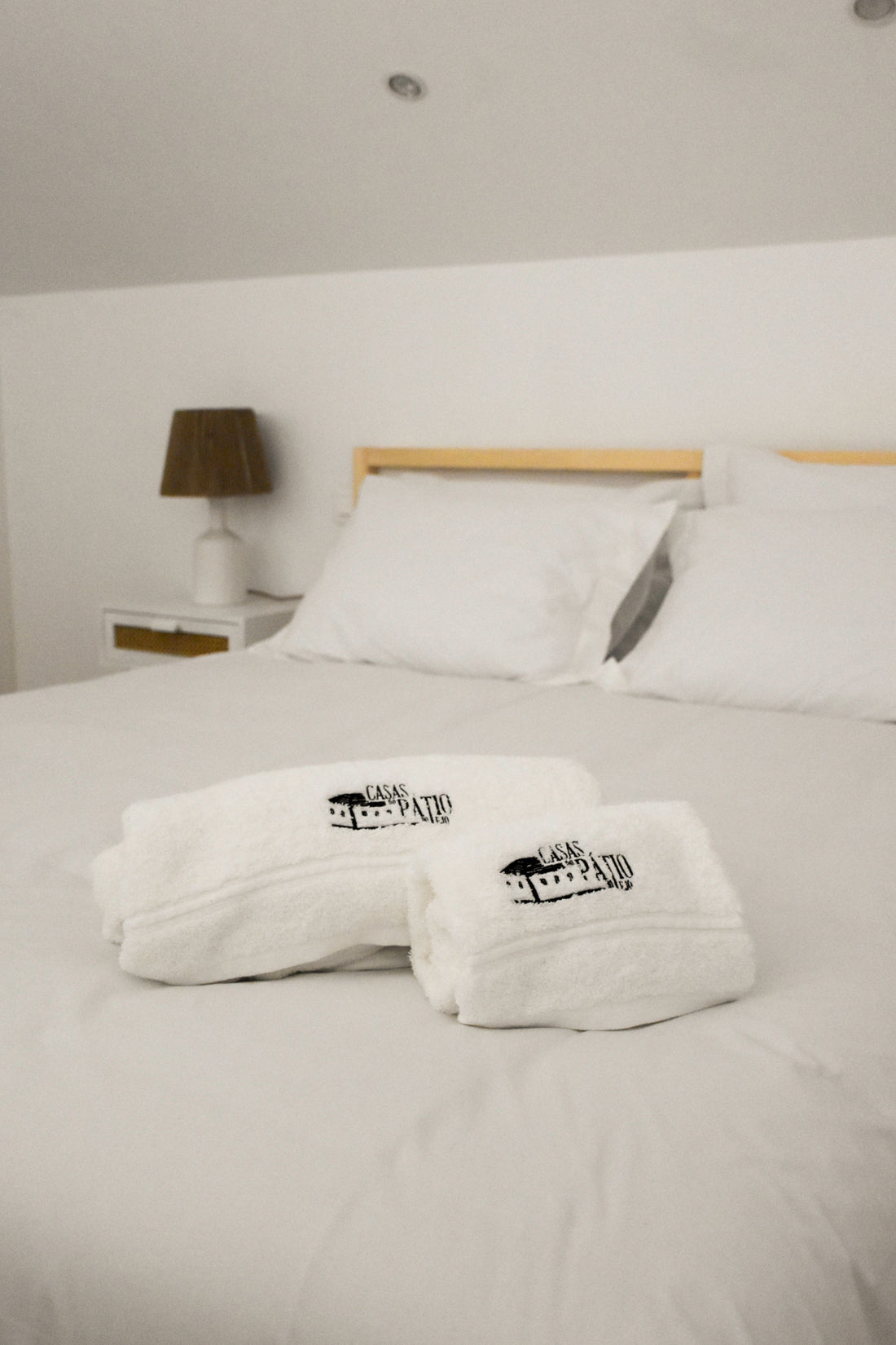 Voucher digital • P/2 Pessoas • 2 noites nas Casas do Pátio + Lenço Amor