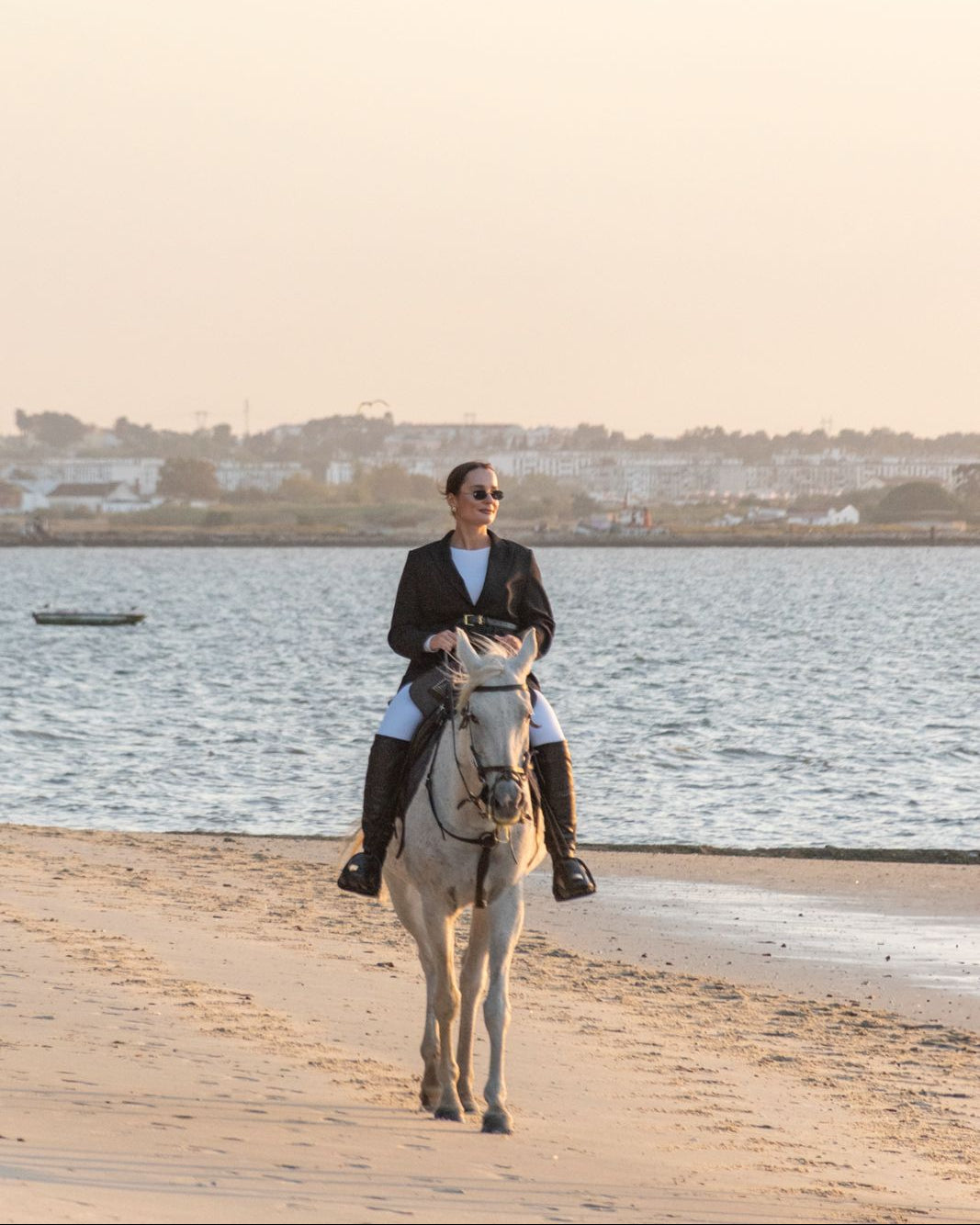 Voucher físico • Passeio a Cavalo ao Pôr-do-Sol + Chapéu