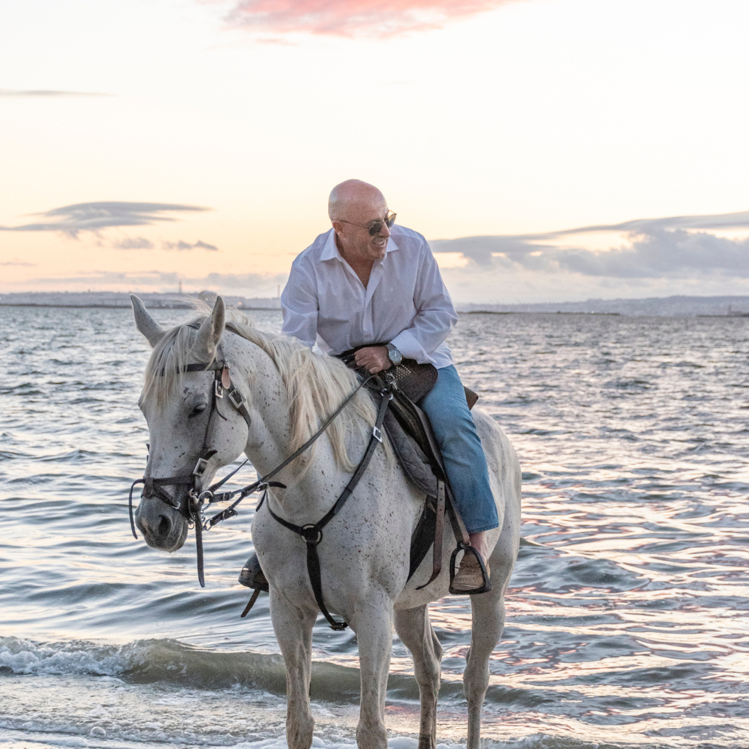 Caixa-Oferta • Passeio a Cavalo na Praia Pôr-Do-Sol