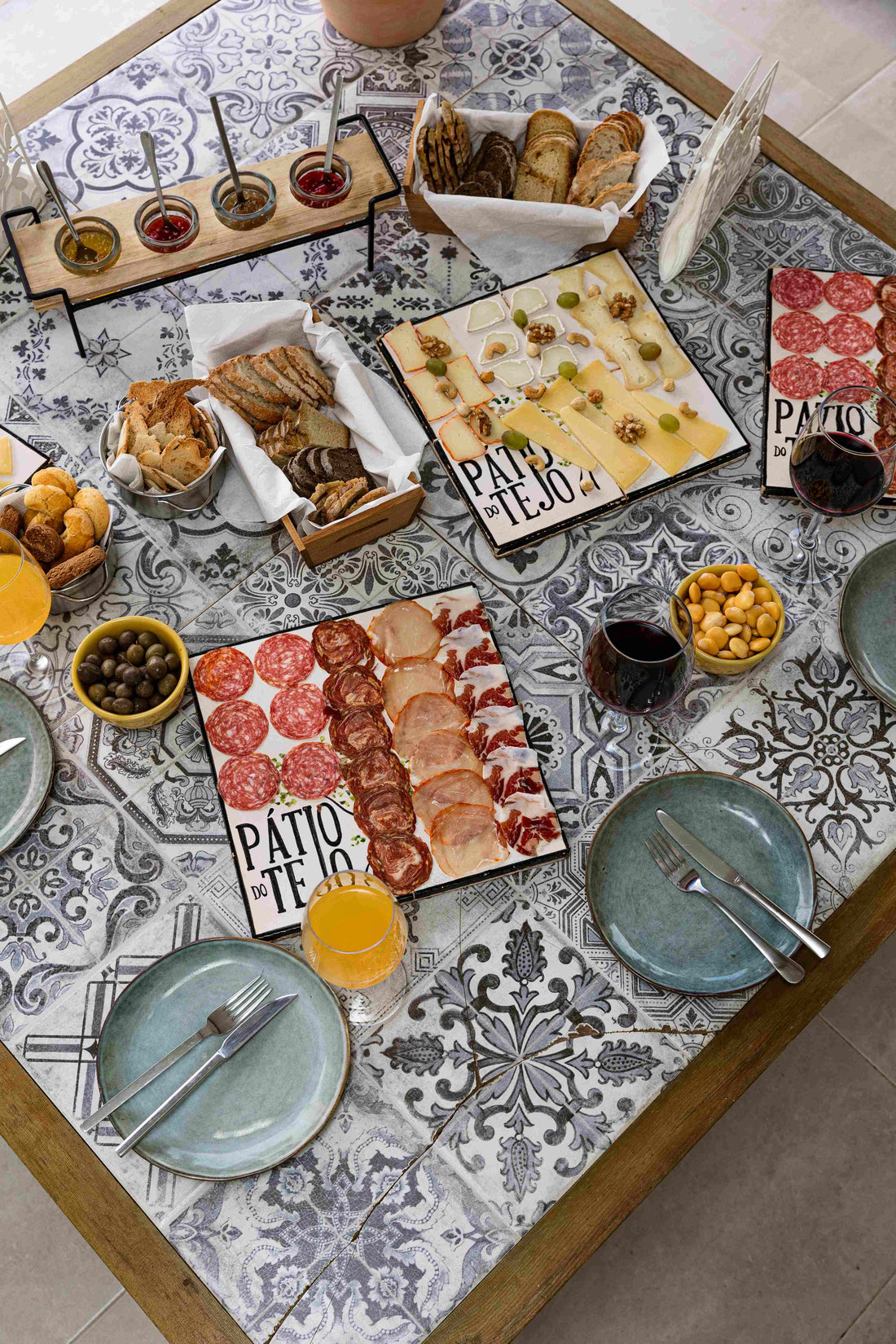 Digital voucher FOR 2 PEOPLE • Tapas and Snacks &amp;amp; Brief Horseback Experience