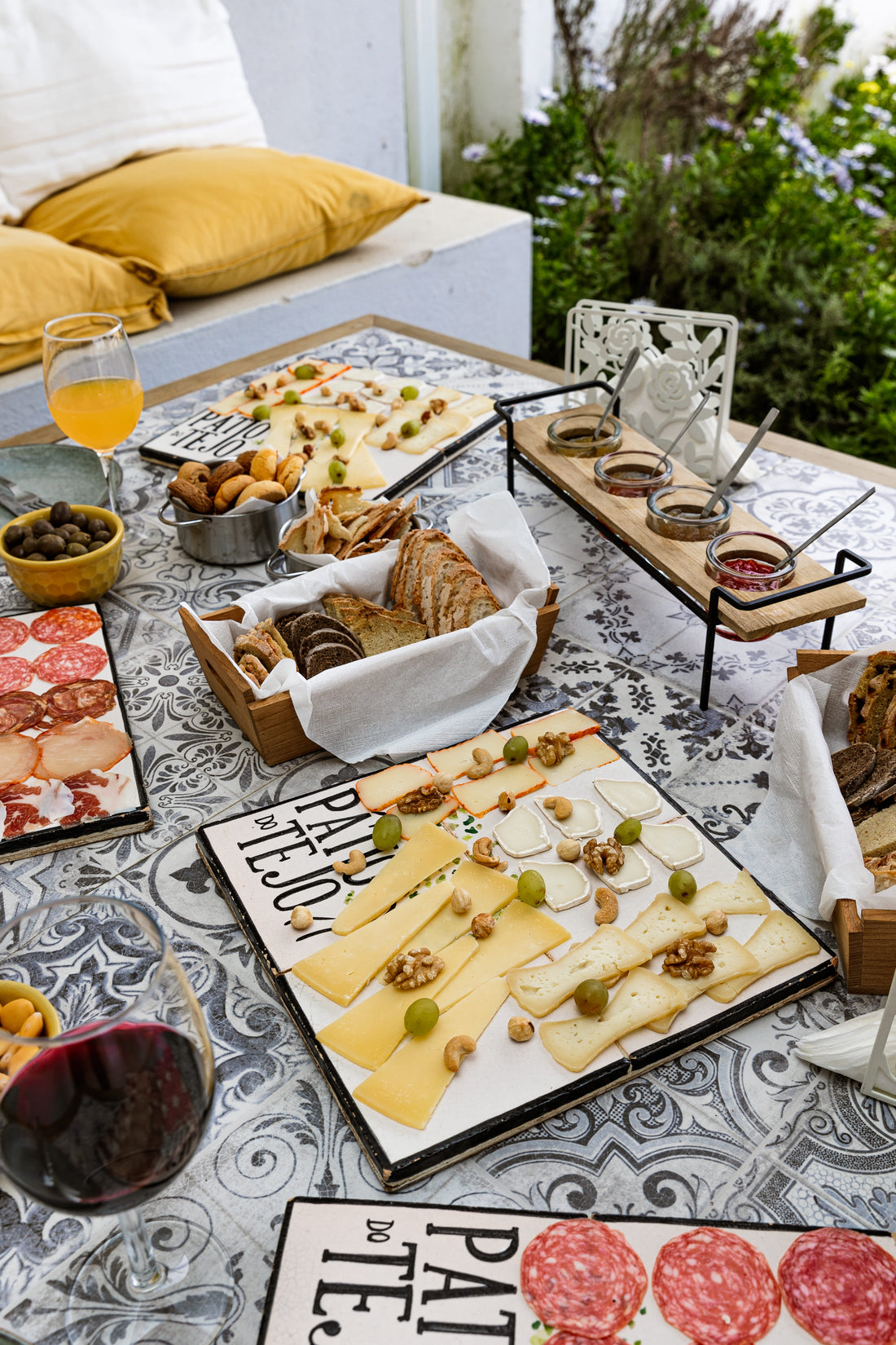 Voucher digital P/ 2 PESSOAS • Tapas e Petiscos &amp; Breve Experiência a Cavalo