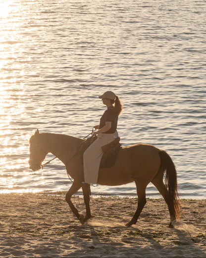Voucher físico • Passeio a Cavalo ao Pôr-do-Sol + Chapéu