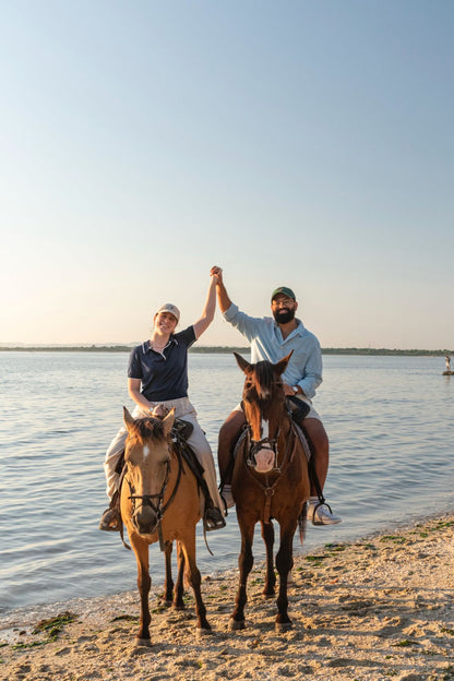 Voucher físico • Passeio a Cavalo ao Pôr-do-Sol + Chapéu